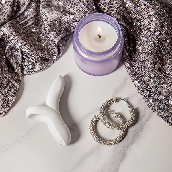 Satisfyer bold lover white - Vibrátor na prst, biely