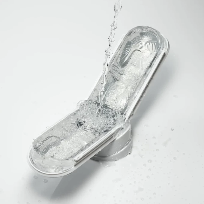 Tenga Flip 0 Gravity - Klasický masturbátor s efektom sania a tlaku, biely