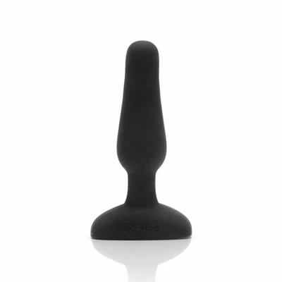 B-Vibe Novice Remote Control Plug -wibrujący korek analny, Czarny